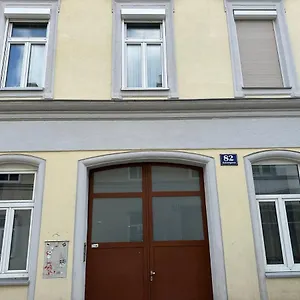 cozy-8-person-home-in.vienna-besthotels.com/